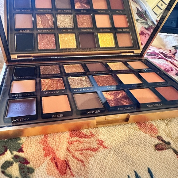 ⚡️Huda Beauty Empowered ⚡️ - Picture 3 of 6